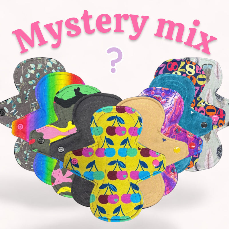 LottePads® Mystery Mix bundel met diverse handgemaakte, wasbare inlegkruisjes in kleurrijke prints en stoffen.