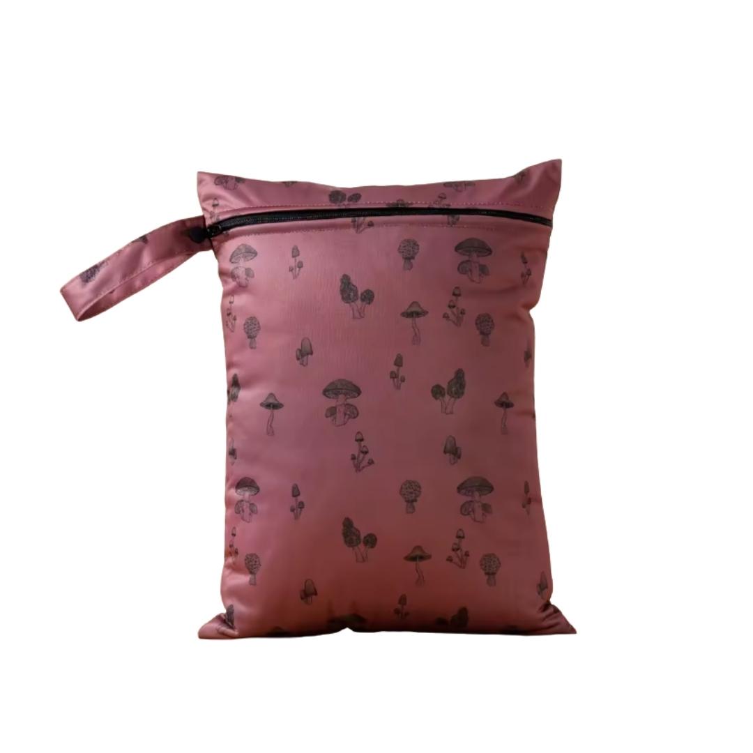 LottePads bewaarzak voor wasbaar maandverband met vrolijke print - detail van ritssluiting